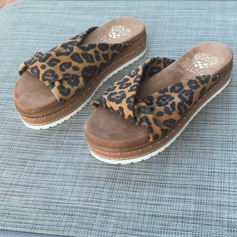 Vince Camuto Flat Form Slip OnTwisted Strap Sandal In Animal Print Size 6.5” - Picture 11 of 12